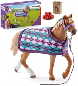SCHLEICH SLH42360 KOŃ RASY ANGIELSKIEJ Z KOCEM